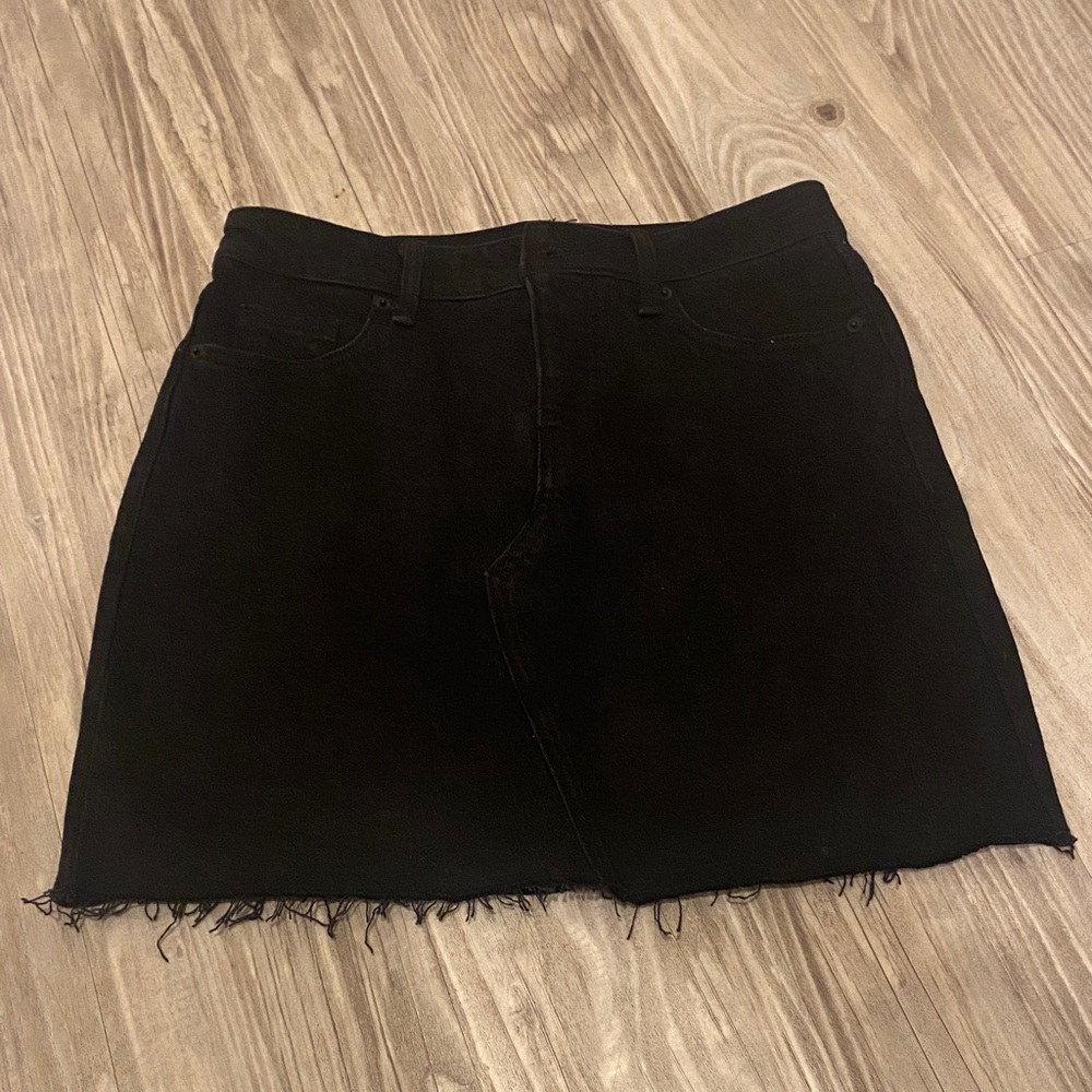 (NEW) Woman’s Old Navy Classic Black Denim Skirt